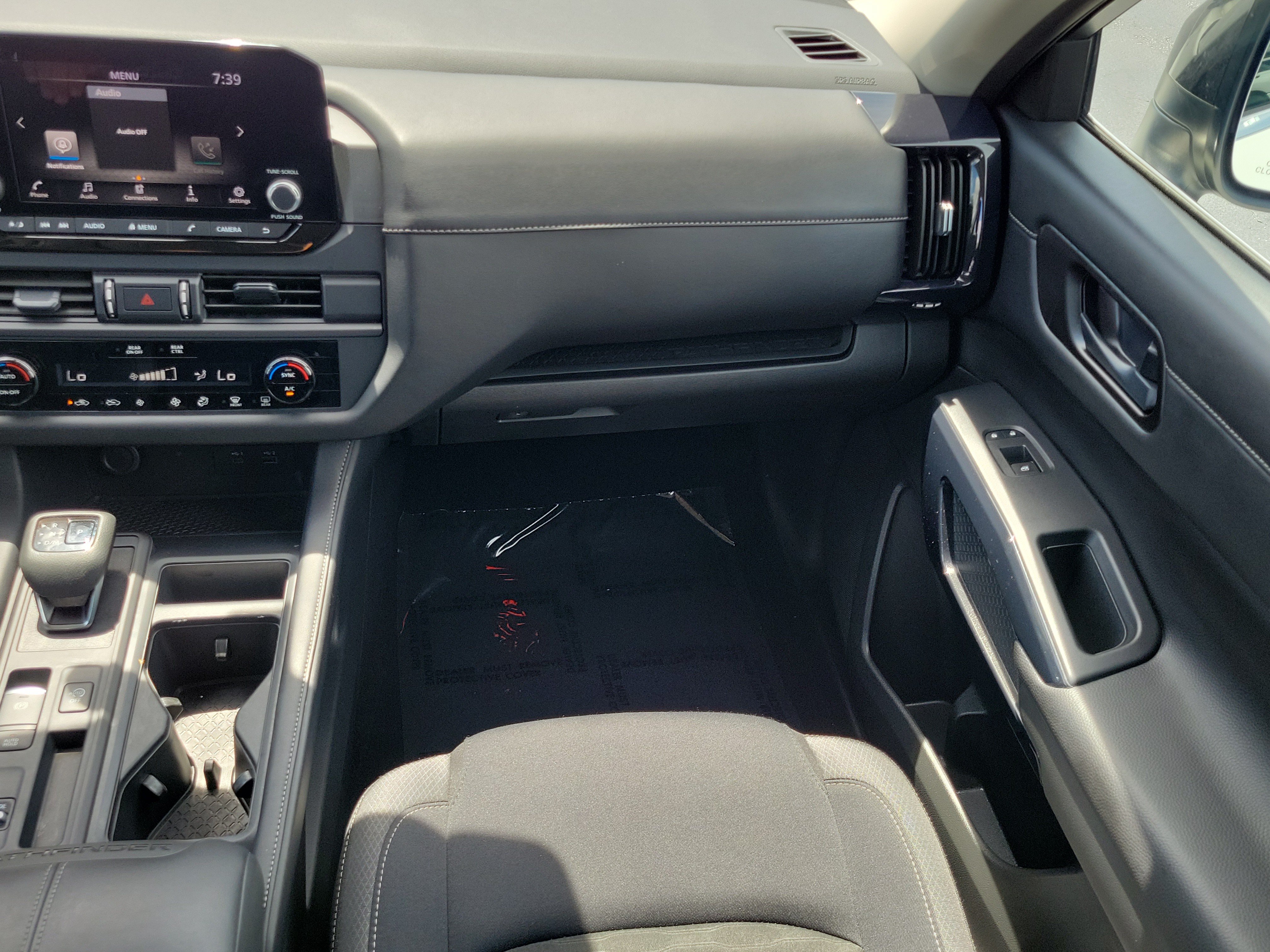 Used 2025 Nissan Pathfinder S FWD image 16