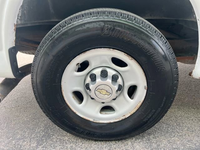 Used 2013 Chevrolet Express 2500 image 15