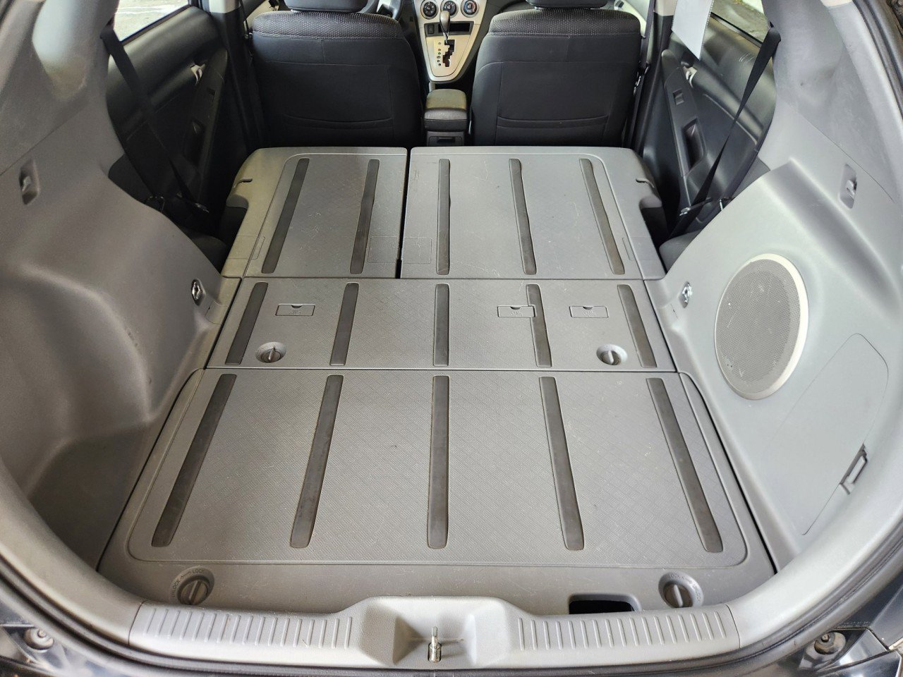 Used 2010 Pontiac Vibe w/ Sun And Sound Package image 11