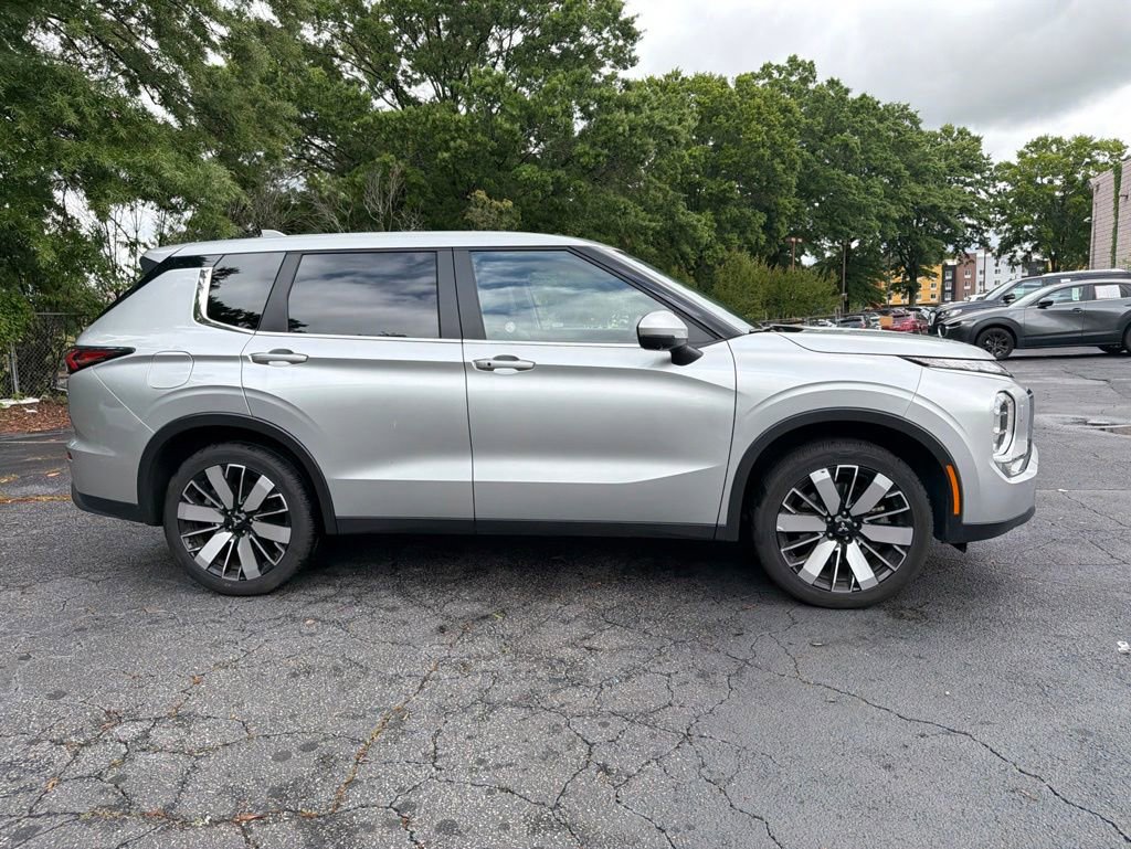 Used 2025 Mitsubishi Outlander SE AWD/4WD image 6