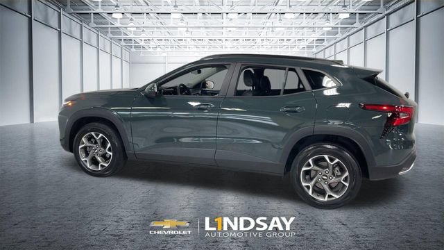 Certified 2025 Chevrolet Trax LT FWD image 4