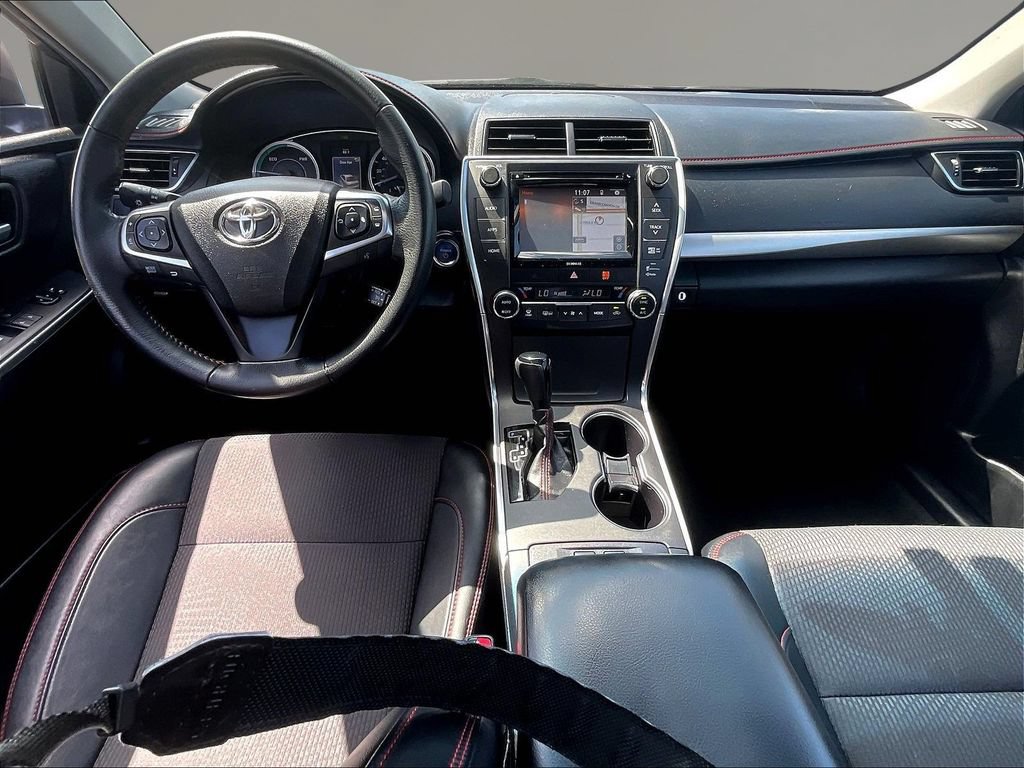 Used 2017 Toyota Camry SE w/ Moonroof Package FWD image 7