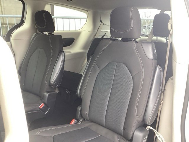 Used 2022 Chrysler Voyager LX image 14