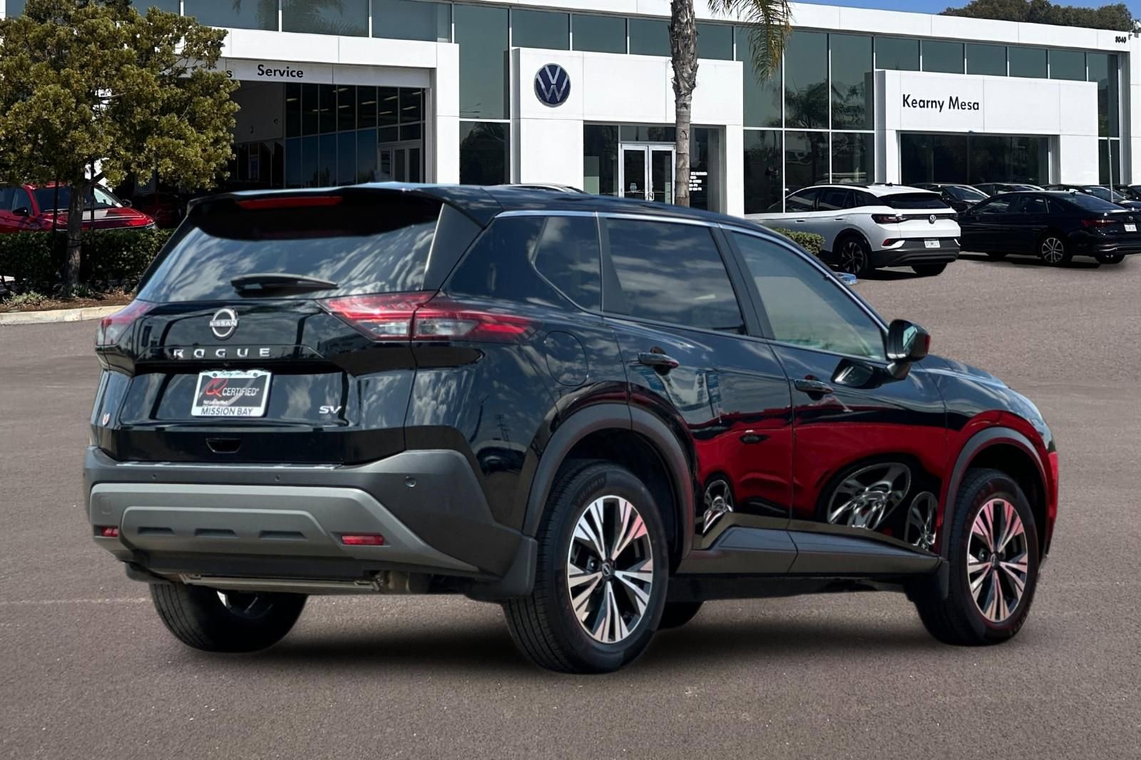 Used 2023 Nissan Rogue SV image 4