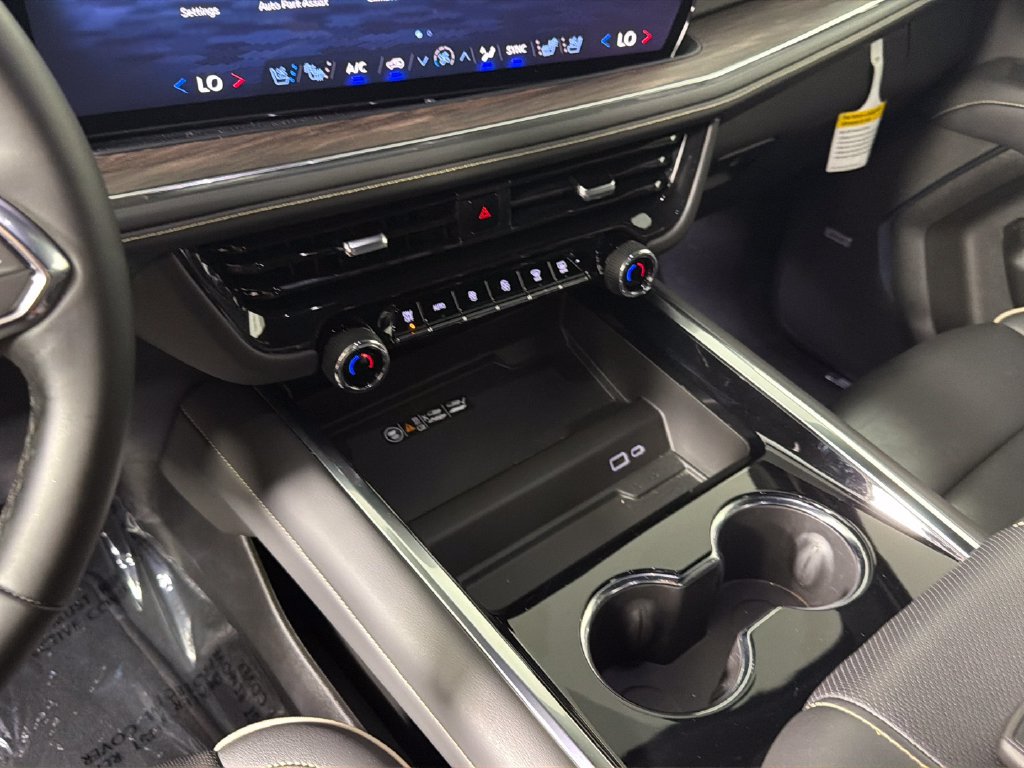 Certified 2025 Chevrolet Suburban Premier RWD image 26