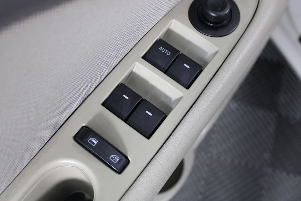 Used 2010 Ford Fusion SE FWD image 12