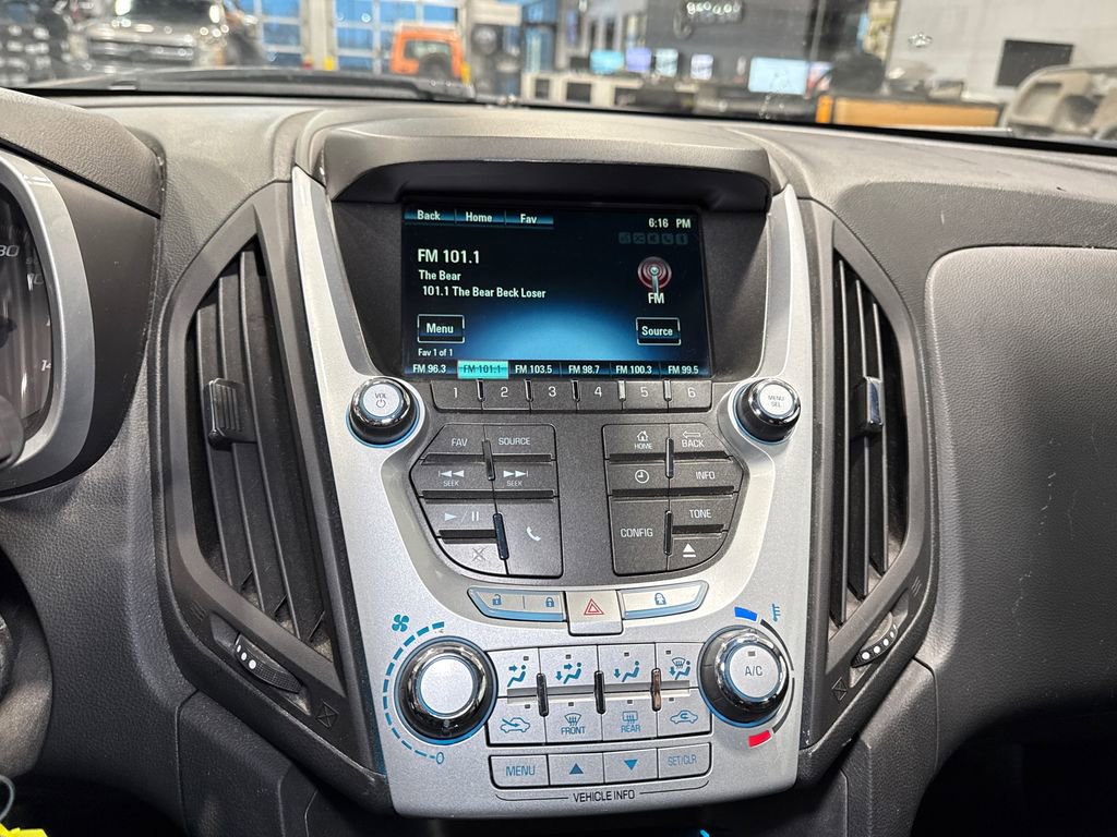 Used 2015 Chevrolet Equinox LT image 17