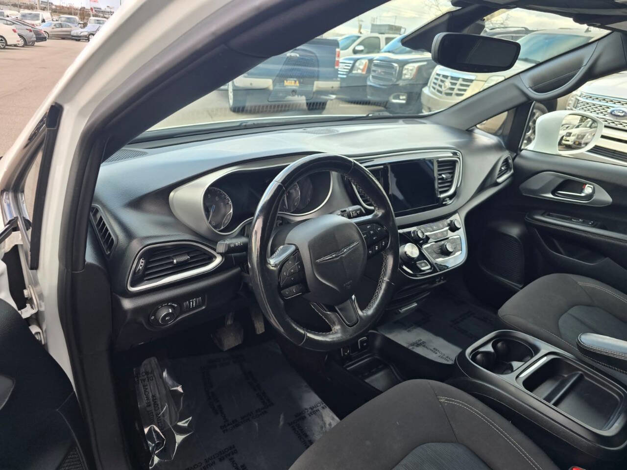 Used 2020 Chrysler Pacifica Touring w/ Advanced Safetytec Group FWD image 20