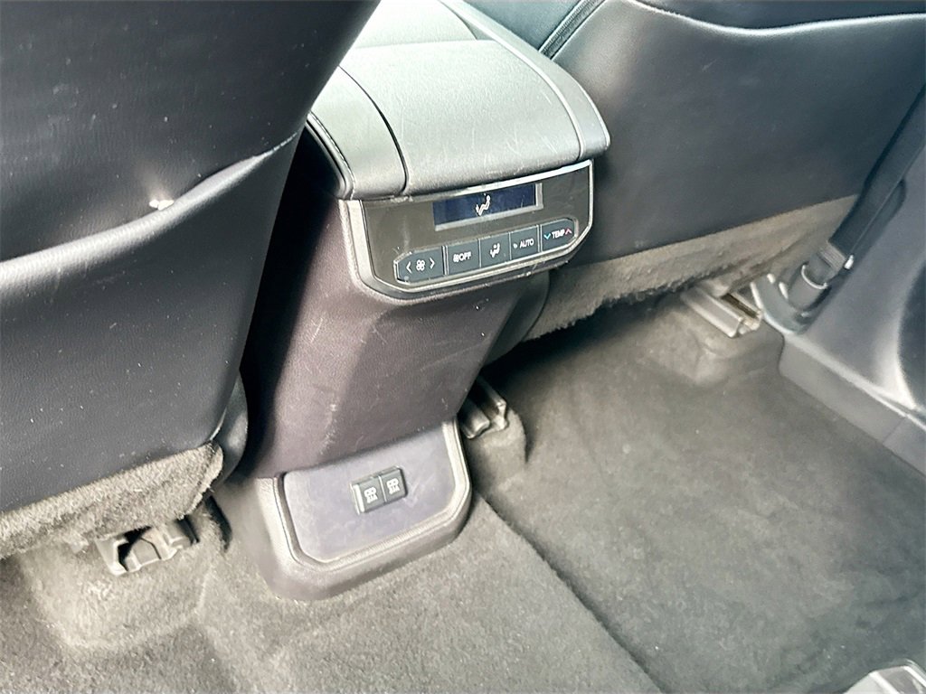 Used 2021 Toyota Highlander XLE image 27