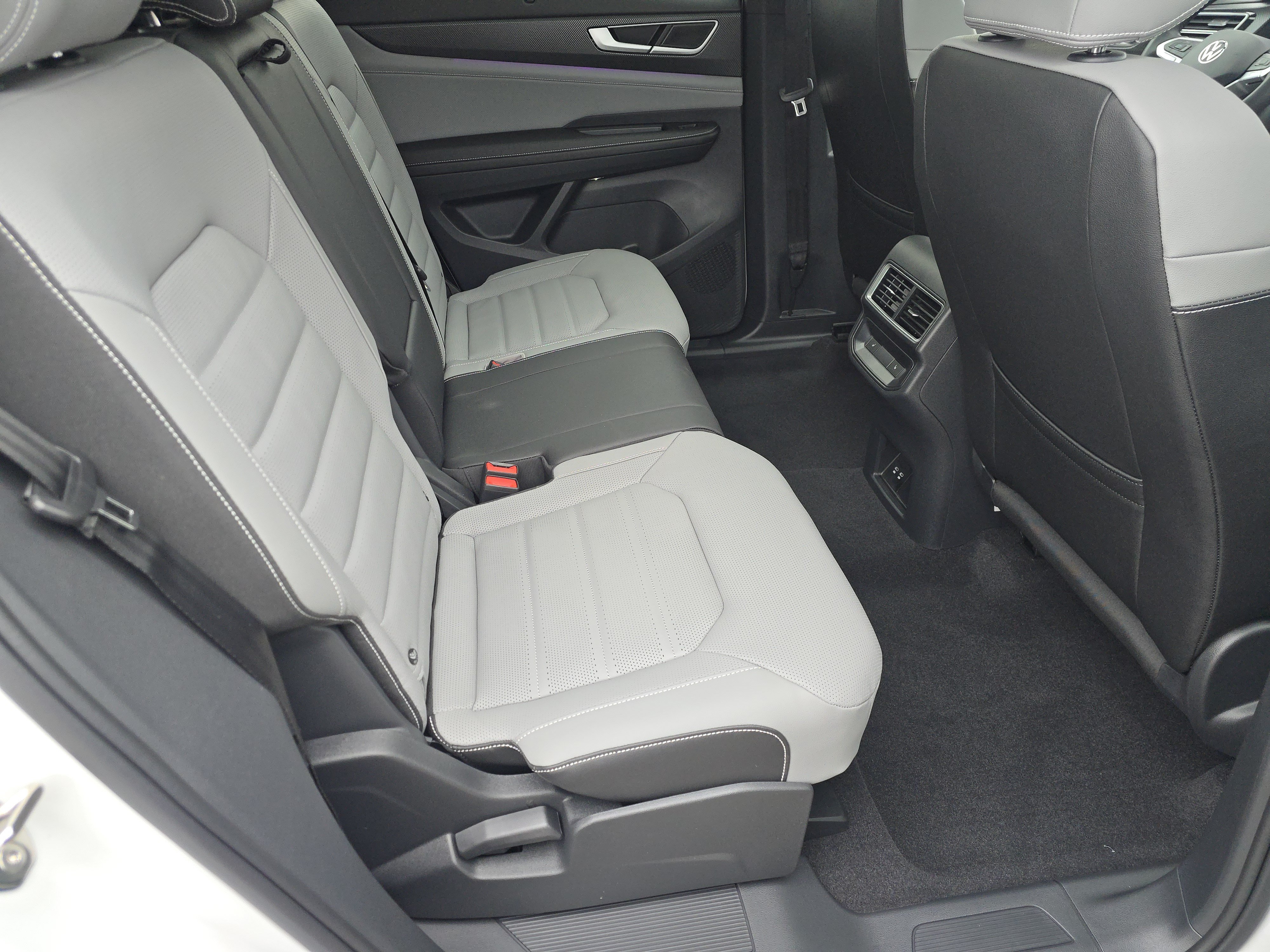 New 2026 Volkswagen Atlas Cross Sport SEL R-Line AWD/4WD image 17