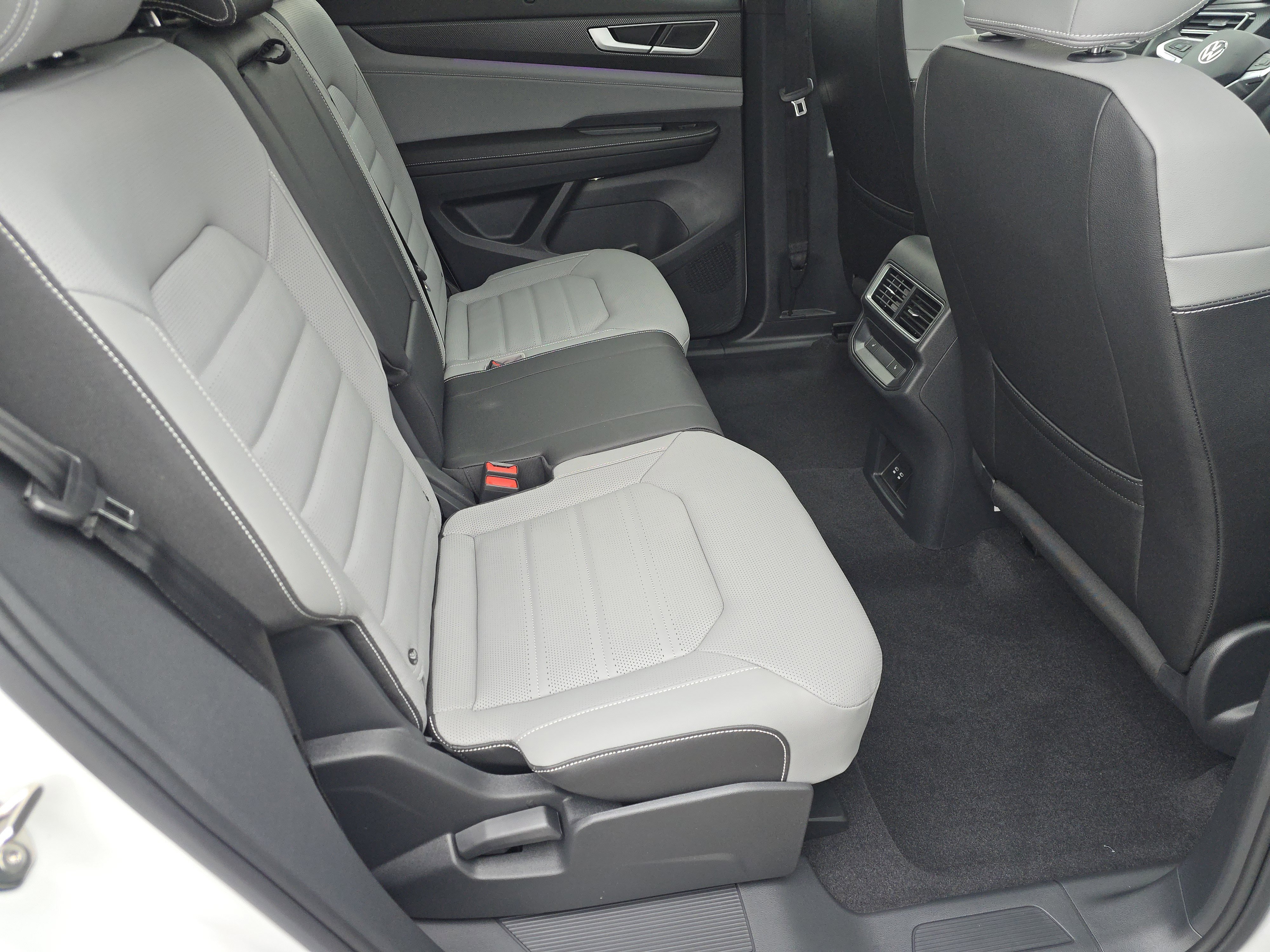 New 2026 Volkswagen Atlas Cross Sport SEL R-Line image 17