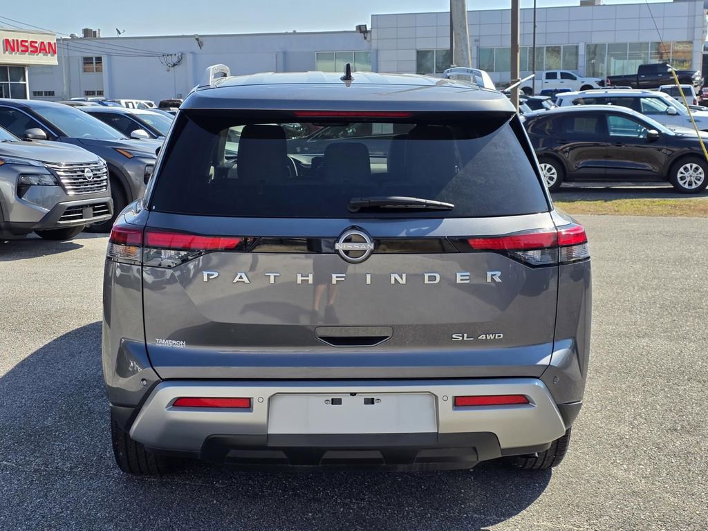 Used 2025 Nissan Pathfinder SL image 4