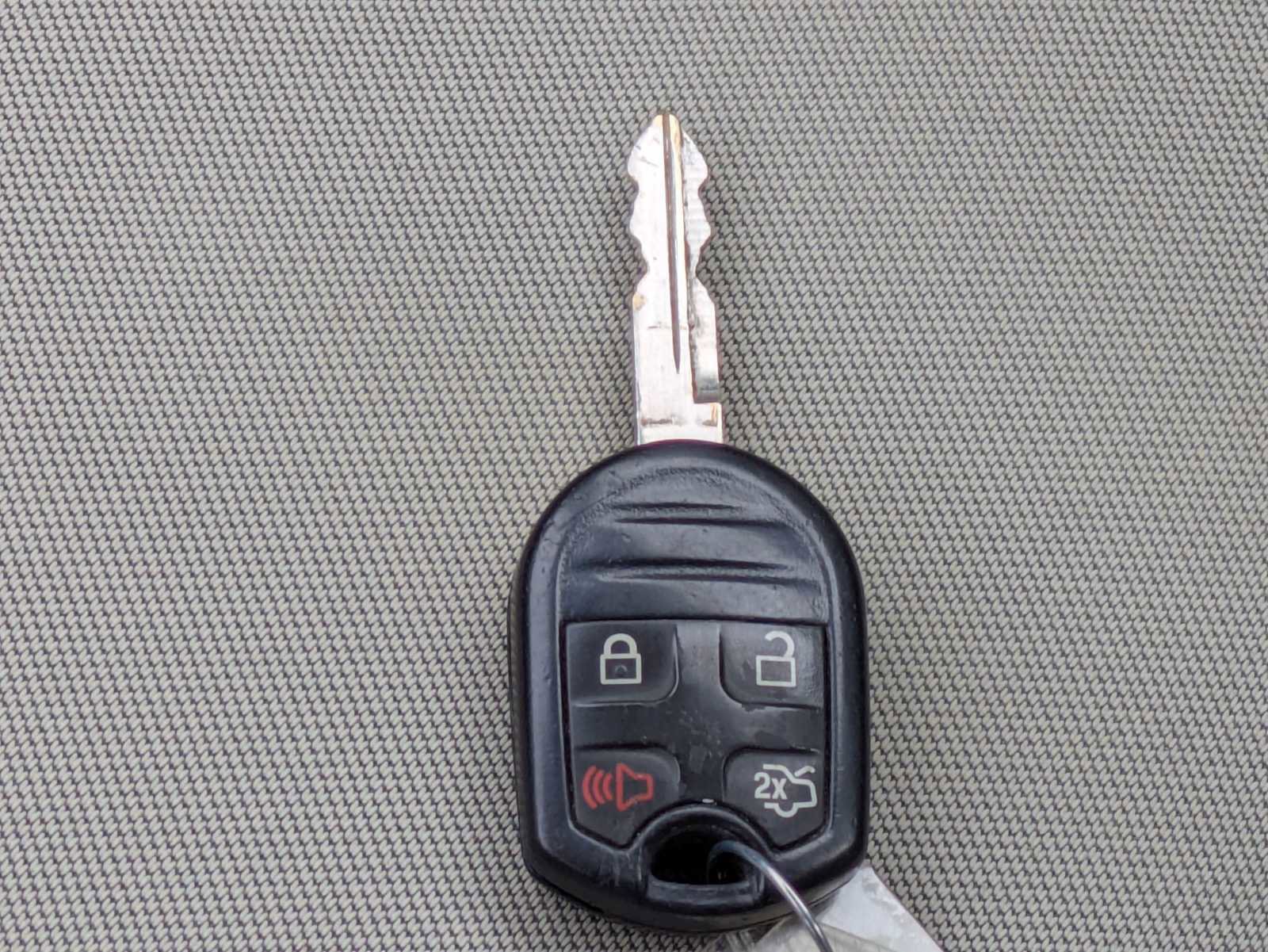 Used 2017 Ford Taurus SE image 29