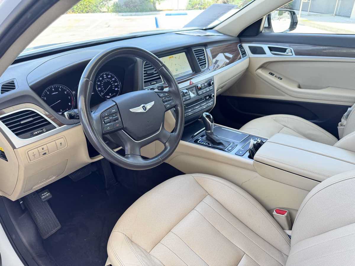 Used 2015 Hyundai Genesis 3.8 RWD image 31