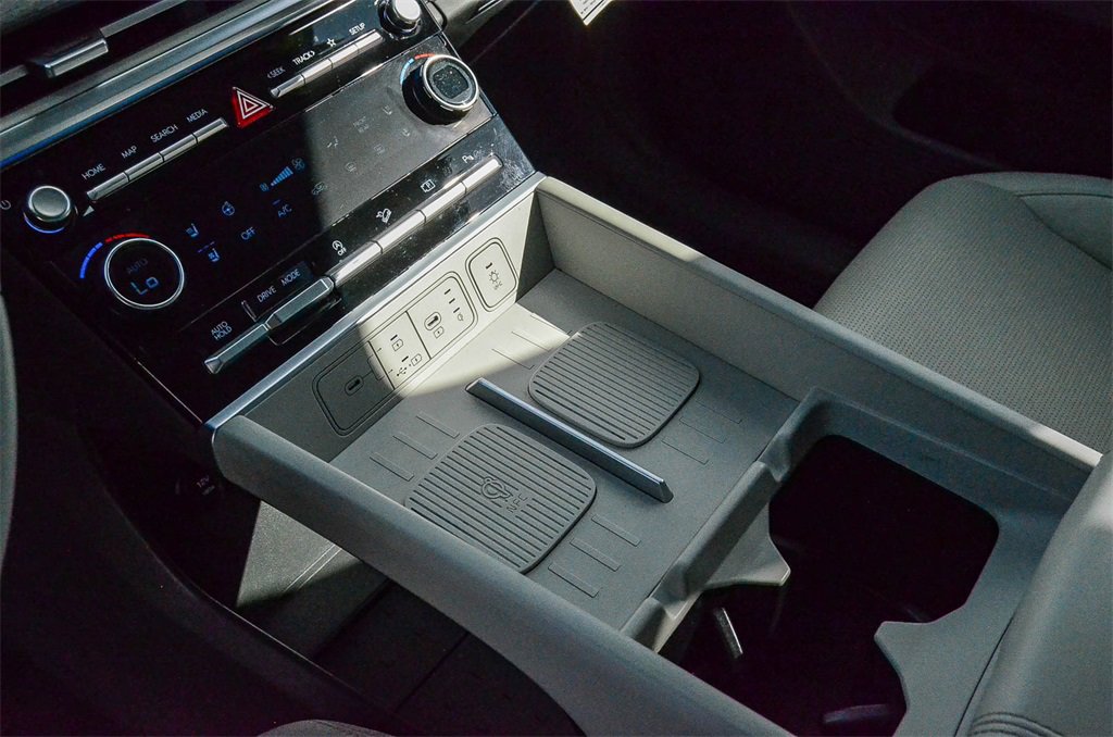 Used 2024 Hyundai Santa Fe Limited image 17