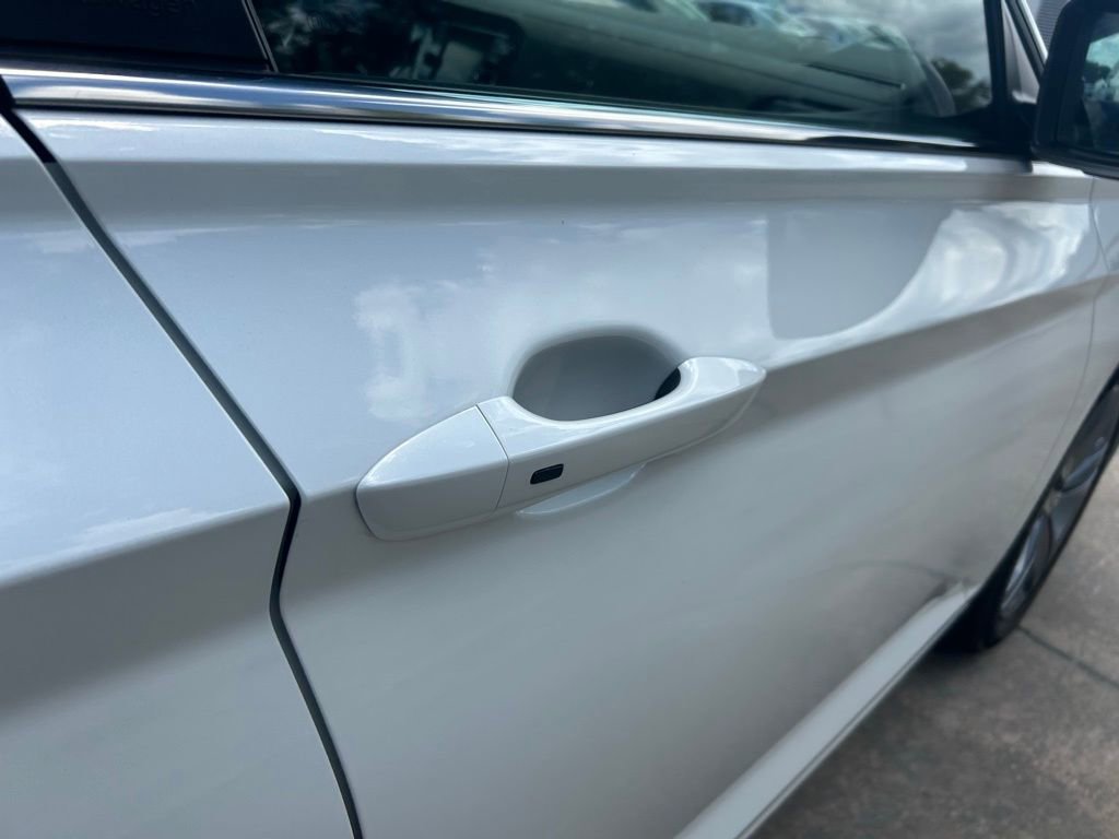 Used 2023 Volkswagen Jetta SE image 33