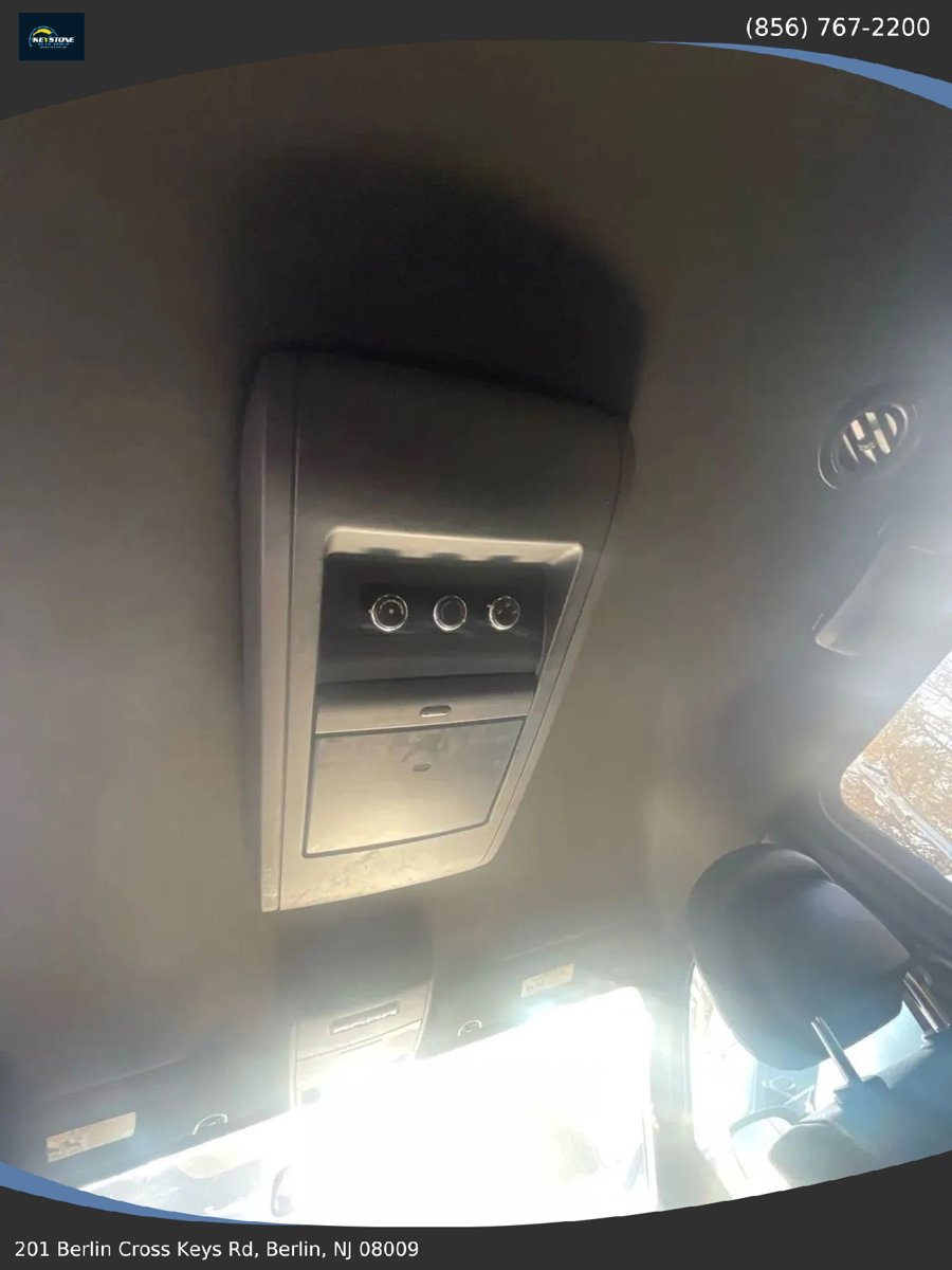 Used 2016 Dodge Grand Caravan SXT image 19