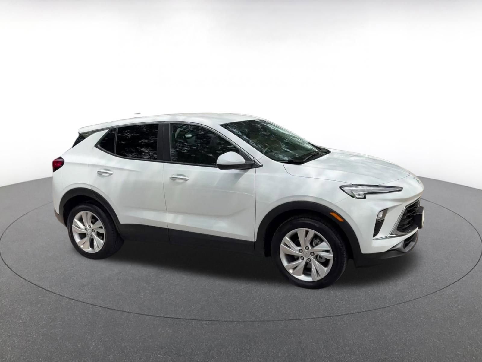 Used 2025 Buick Encore GX Preferred FWD image 2