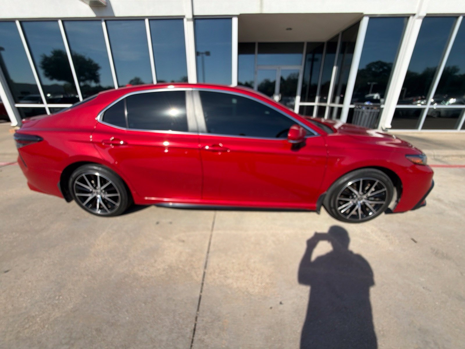 Used 2024 Toyota Camry SE FWD image 5