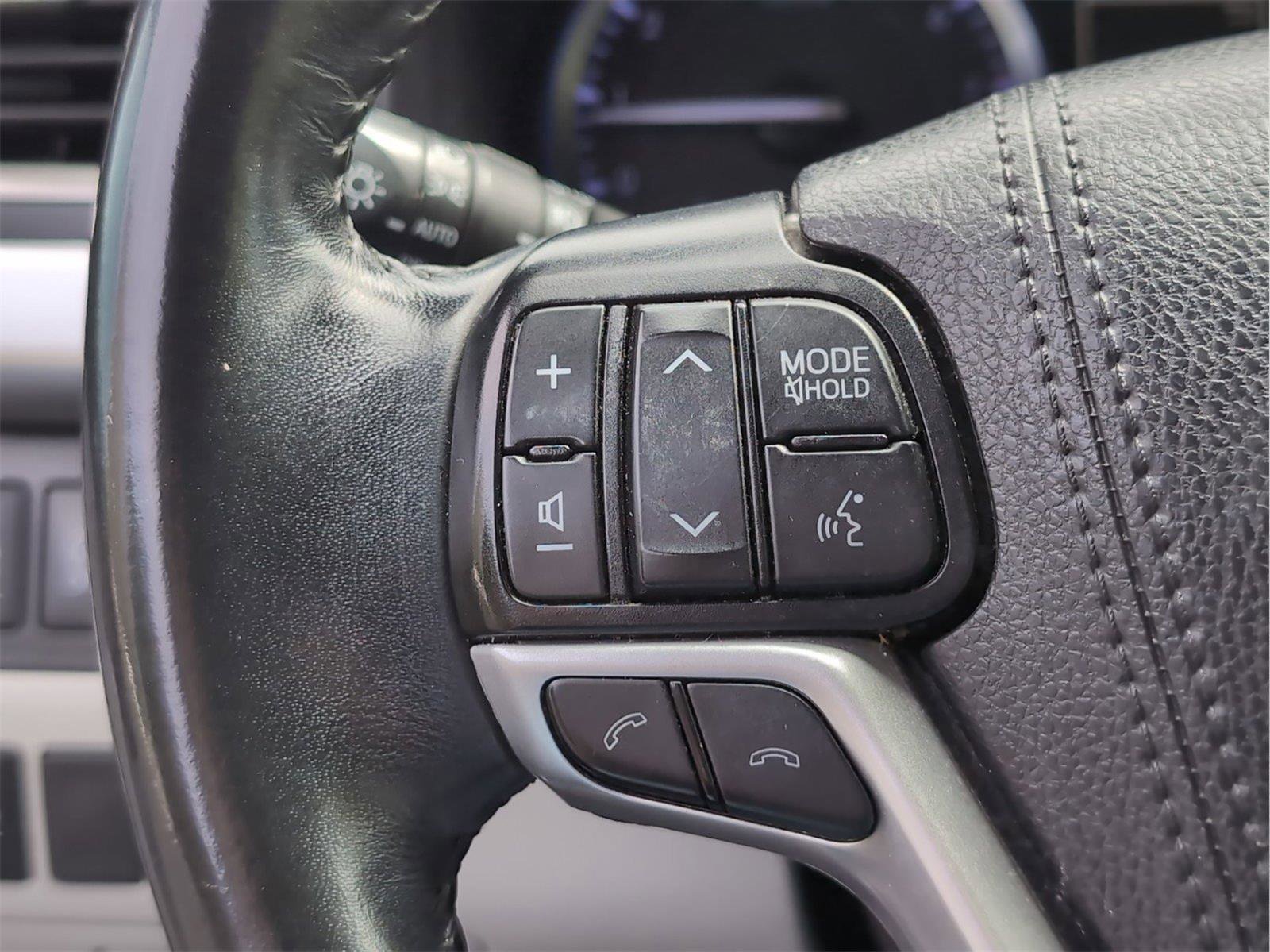 Used 2019 Toyota Highlander XLE AWD/4WD image 28