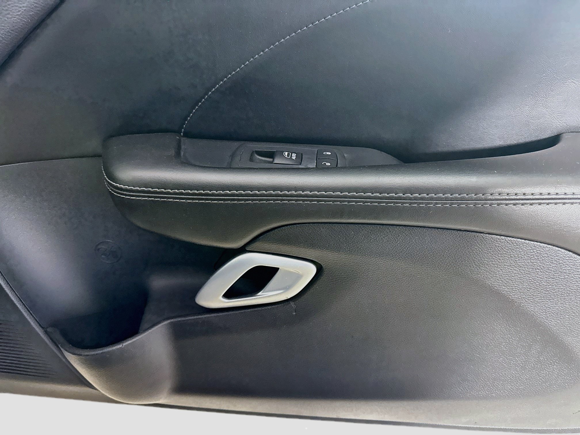 Used 2016 Dodge Challenger R/T Scat Pack w/ Leather Interior Group RWD image 29