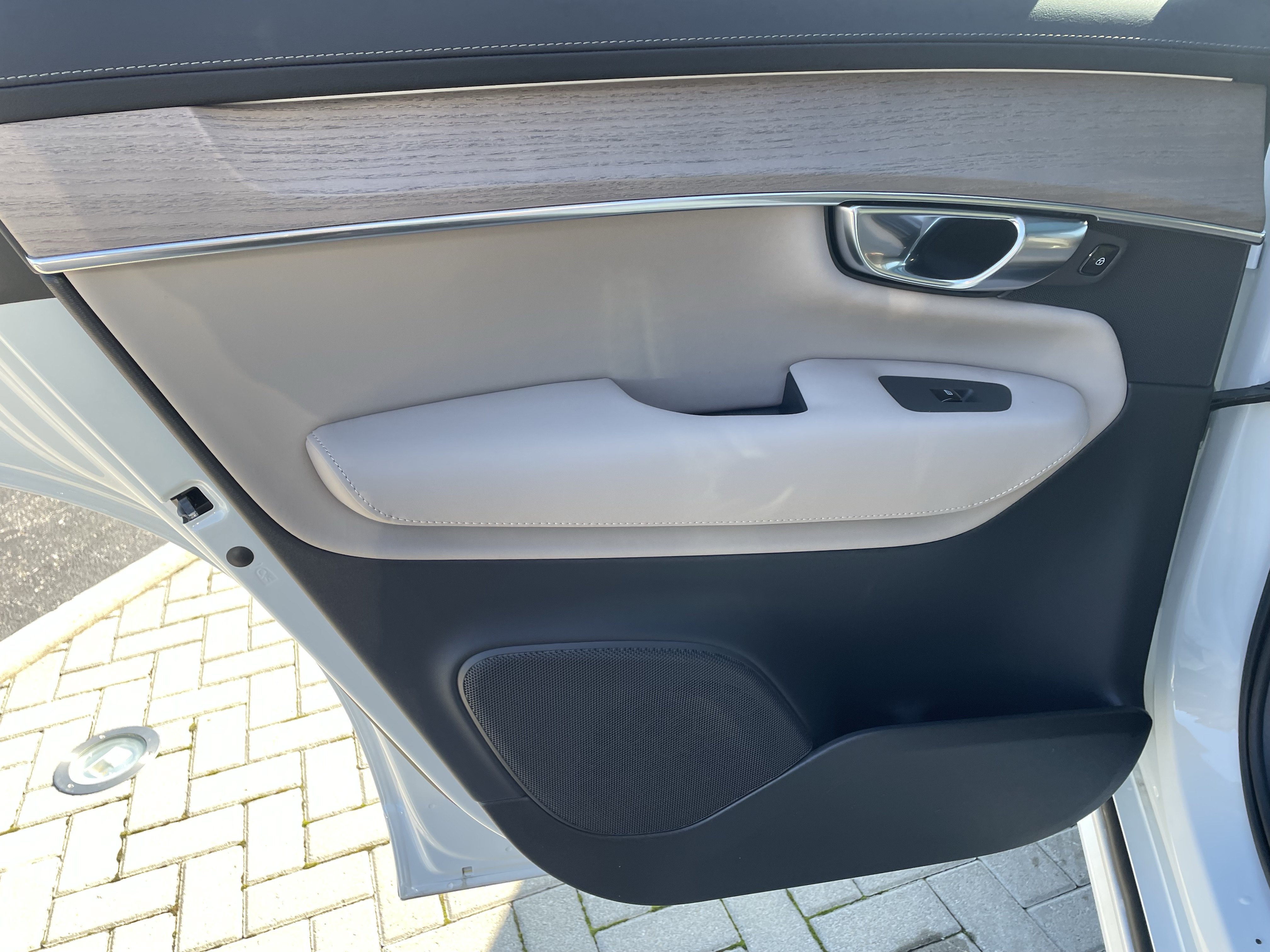 New 2026 Volvo XC90 T8 Plus w/ Protection Package Premier AWD/4WD image 9