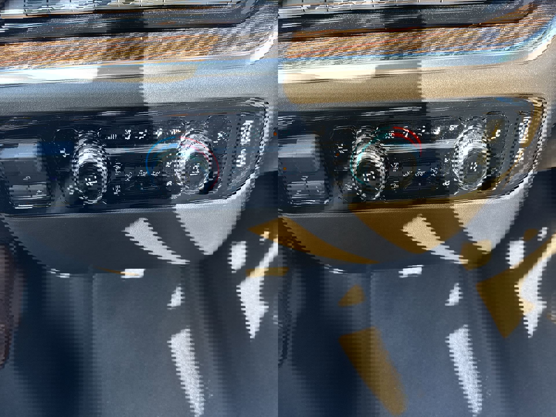 Used 2025 GMC Sierra 2500 SLE image 19