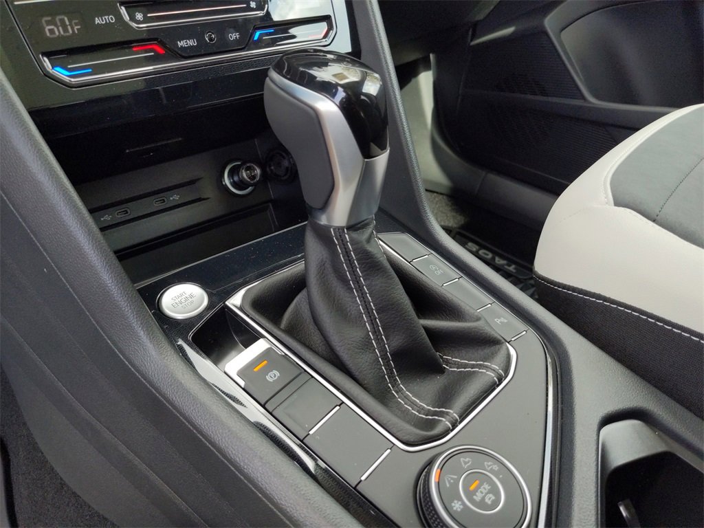 Used 2025 Volkswagen Taos SE image 34