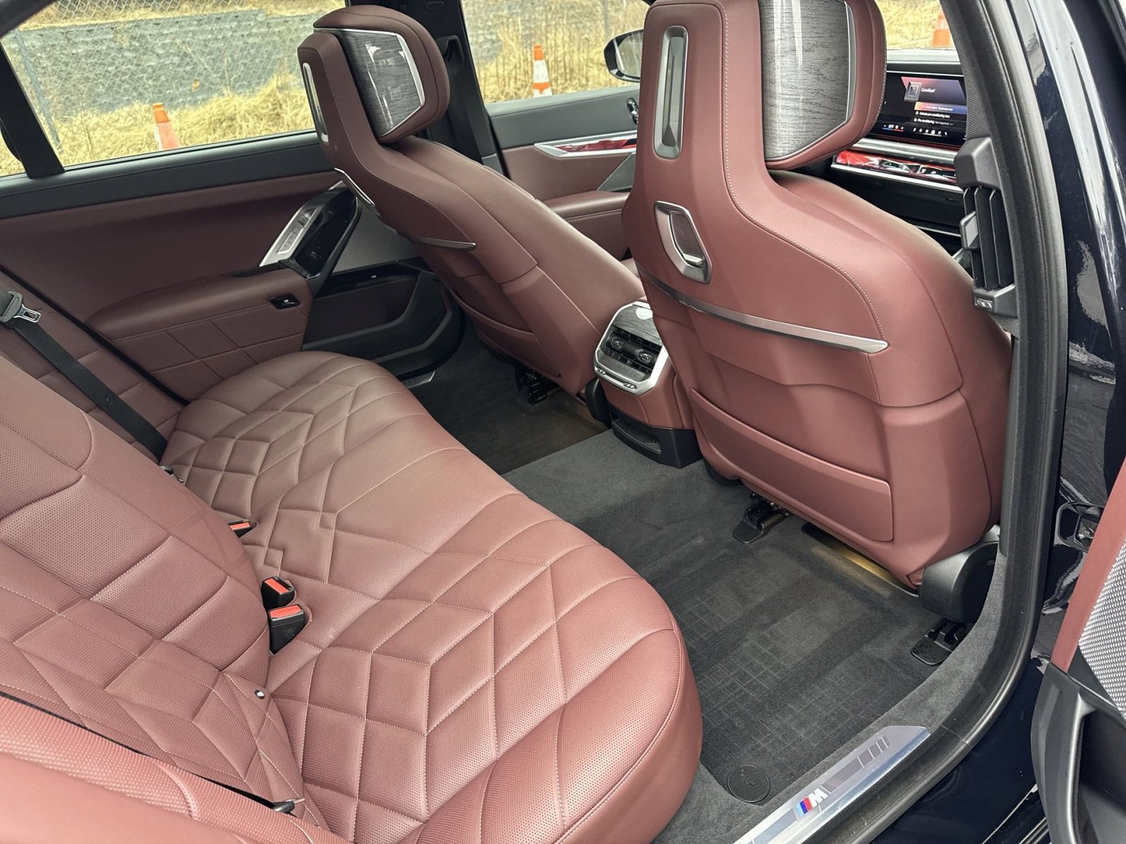 Used 2023 BMW 760i xDrive image 32