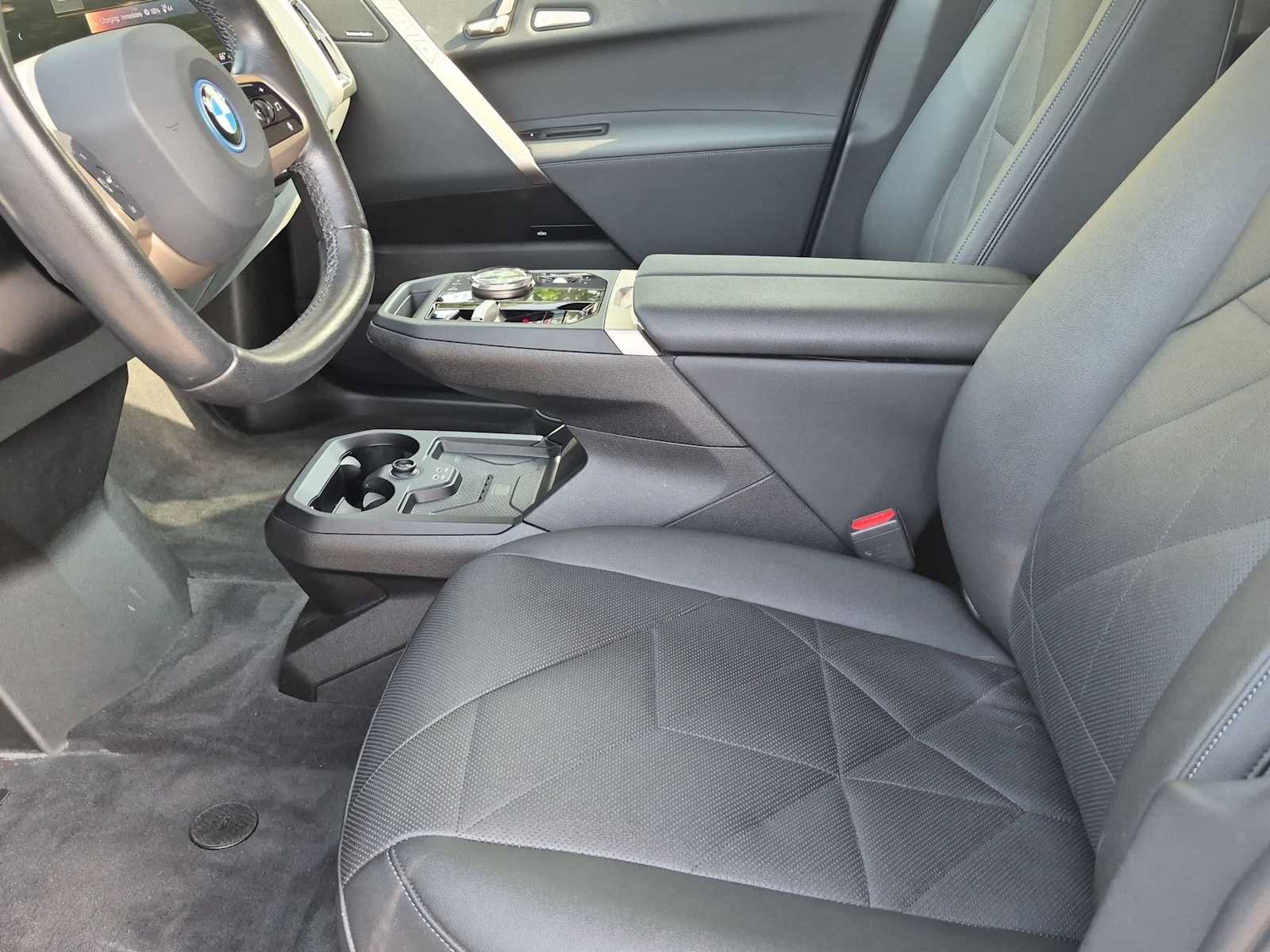 Used 2024 BMW iX xDrive50 w/ Premium Package AWD/4WD image 15