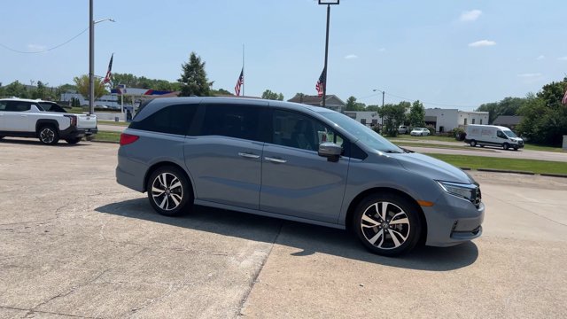 Used 2024 Honda Odyssey Touring image 2