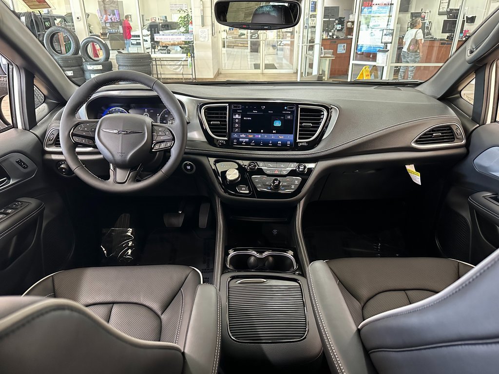 New 2026 Chrysler Pacifica Limited w/ S Appearance Package image 12