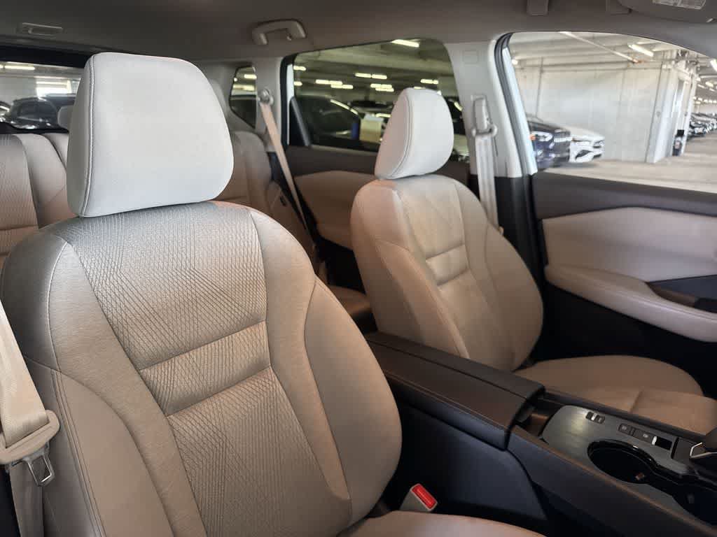 Used 2024 Nissan Rogue SV FWD image 26