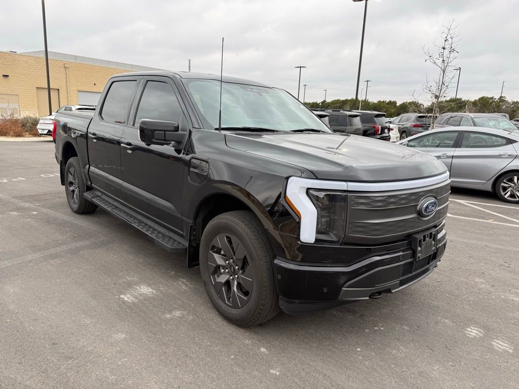 Used 2022 Ford F150 Lightning Lariat image 3