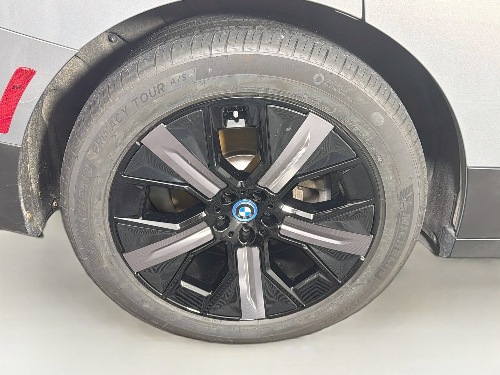 Certified 2024 BMW iX xDrive50 w/ Premium Package AWD/4WD image 36