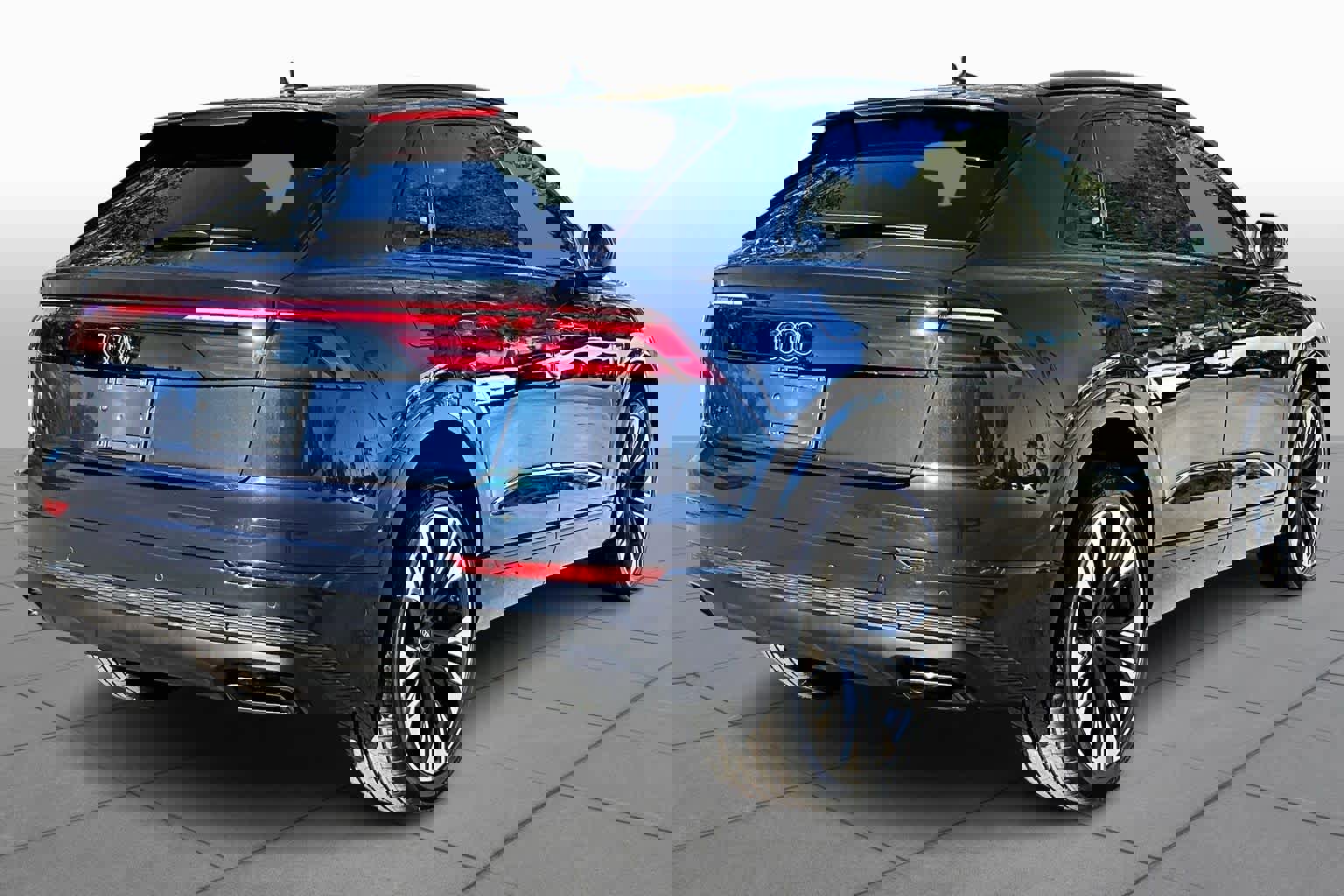 Used 2025 Audi Q8 Premium Plus image 12