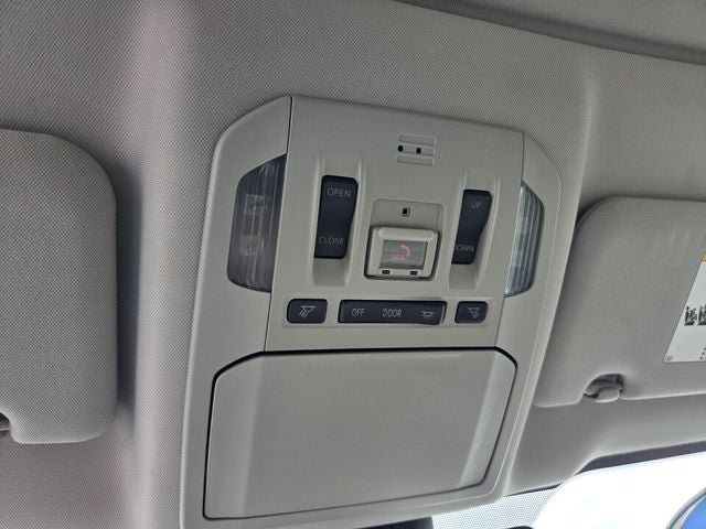 Used 2020 Toyota Highlander Limited FWD image 41