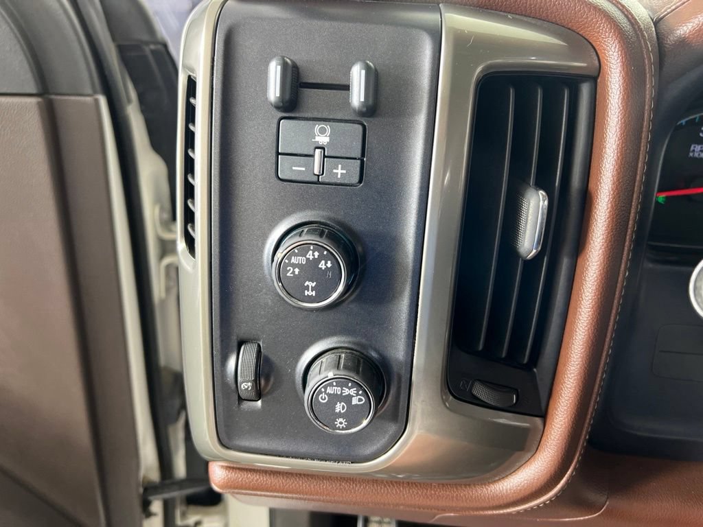 Used 2015 Chevrolet Silverado 1500 High Country w/ High Country Premium Package AWD/4WD image 29