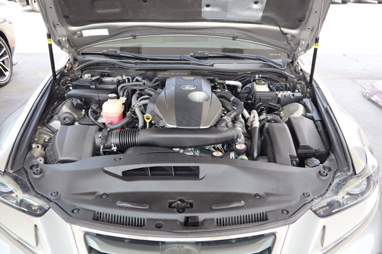 Used 2018 Lexus IS 300 w/ Premium Package RWD image 30