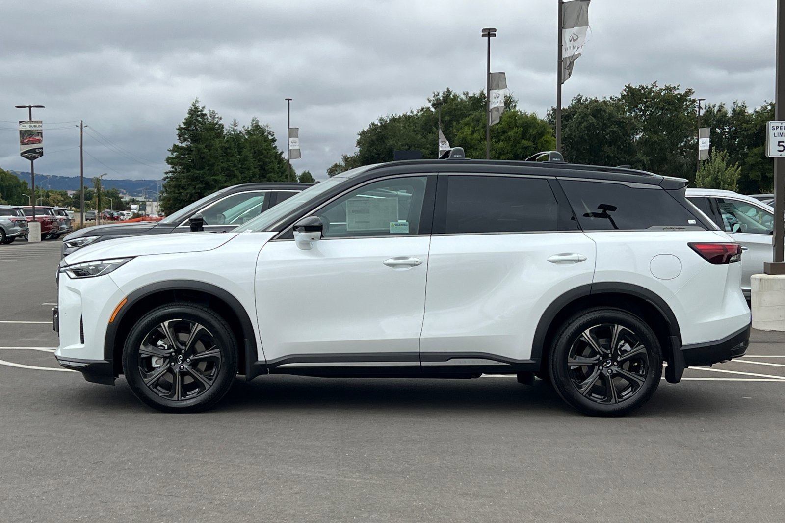 New 2026 INFINITI QX60 Autograph w/ Dark Cargo Package image 2