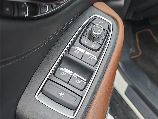 Used 2020 Subaru Outback Touring w/ Popular Package #2 image 8