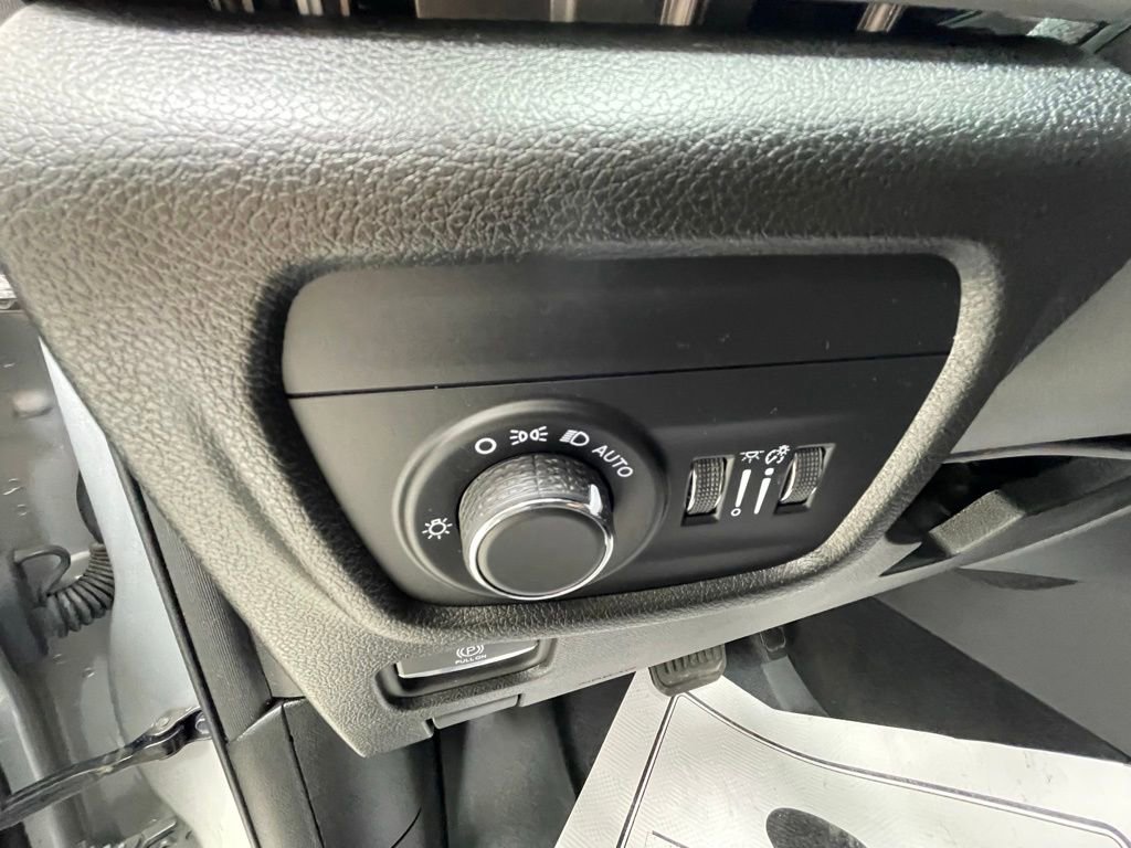 Used 2023 Jeep Grand Cherokee Altitude AWD/4WD image 15