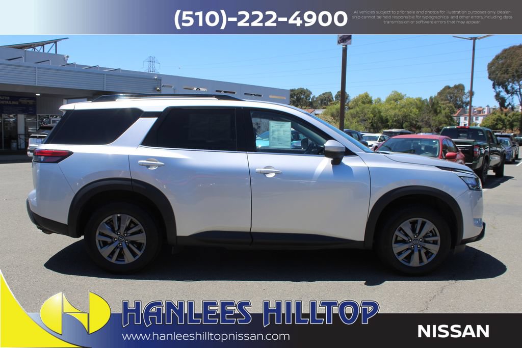Used 2025 Nissan Pathfinder SV FWD image 6
