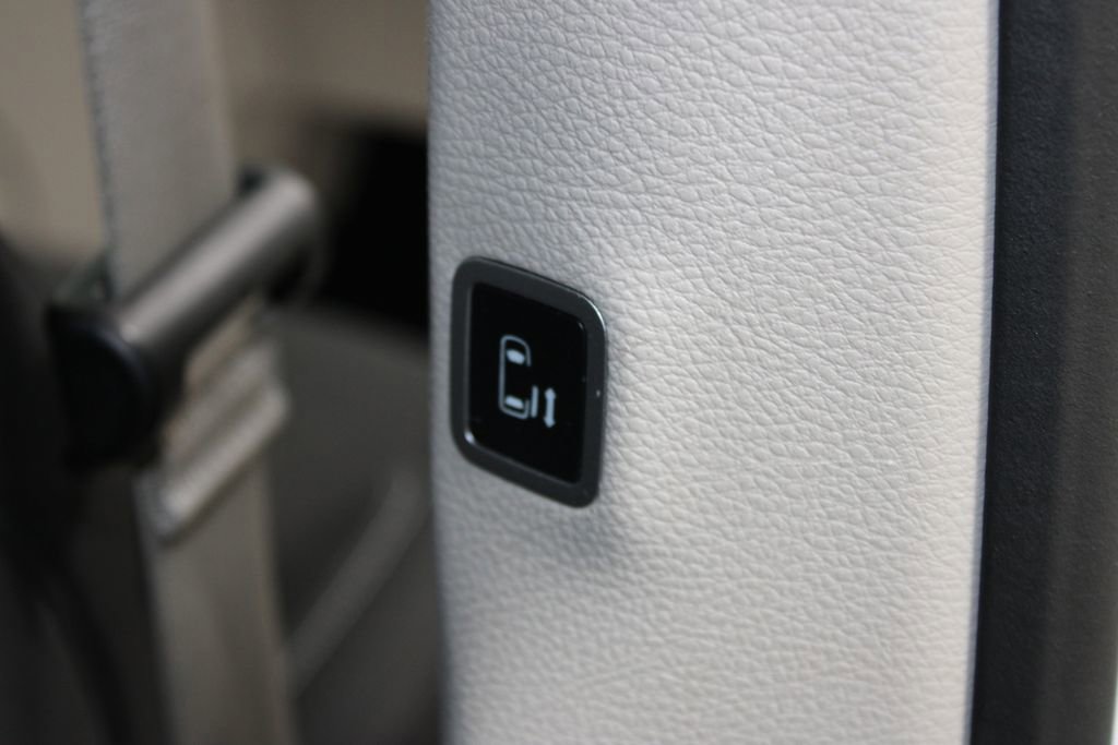 Used 2024 Chrysler Voyager LX FWD image 29