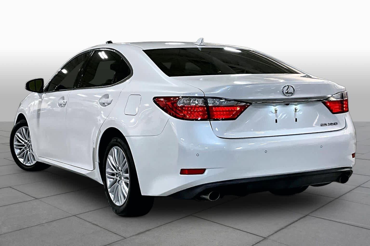 Used 2014 Lexus ES 350 w/ Luxury Package FWD image 12