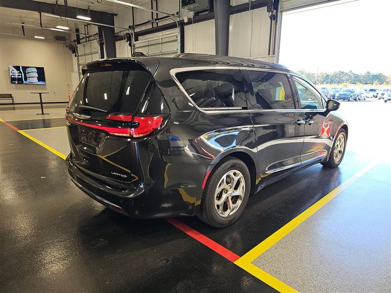 Used 2022 Chrysler Pacifica Limited image 6
