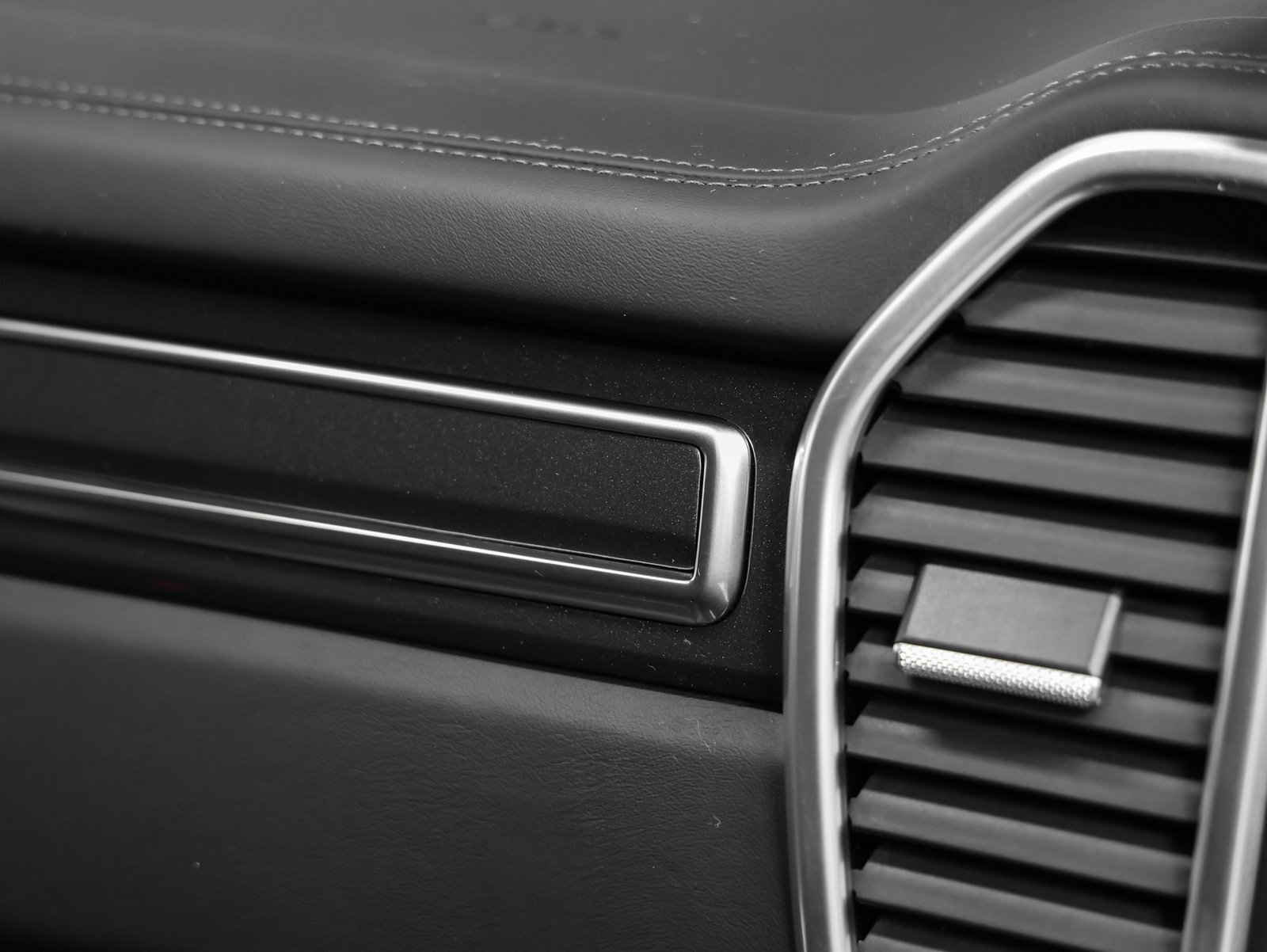 Used 2021 Porsche Cayenne Turbo image 30