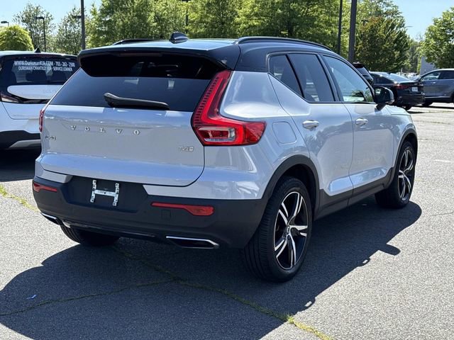 Used 2020 Volvo XC40 T4 R-Design FWD image 2