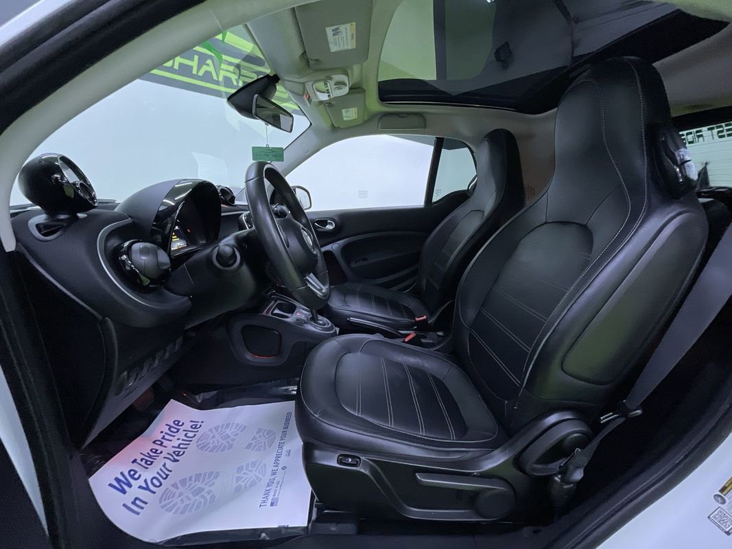 Used 2016 smart fortwo passion image 15