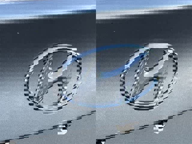 Used 2018 Hyundai Elantra Value Edition w/ Cargo Package image 18